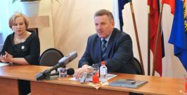 Вячеслав Шпорт провел урок государственности в хабаровской школе №2.  Правительство Хабаровского края.